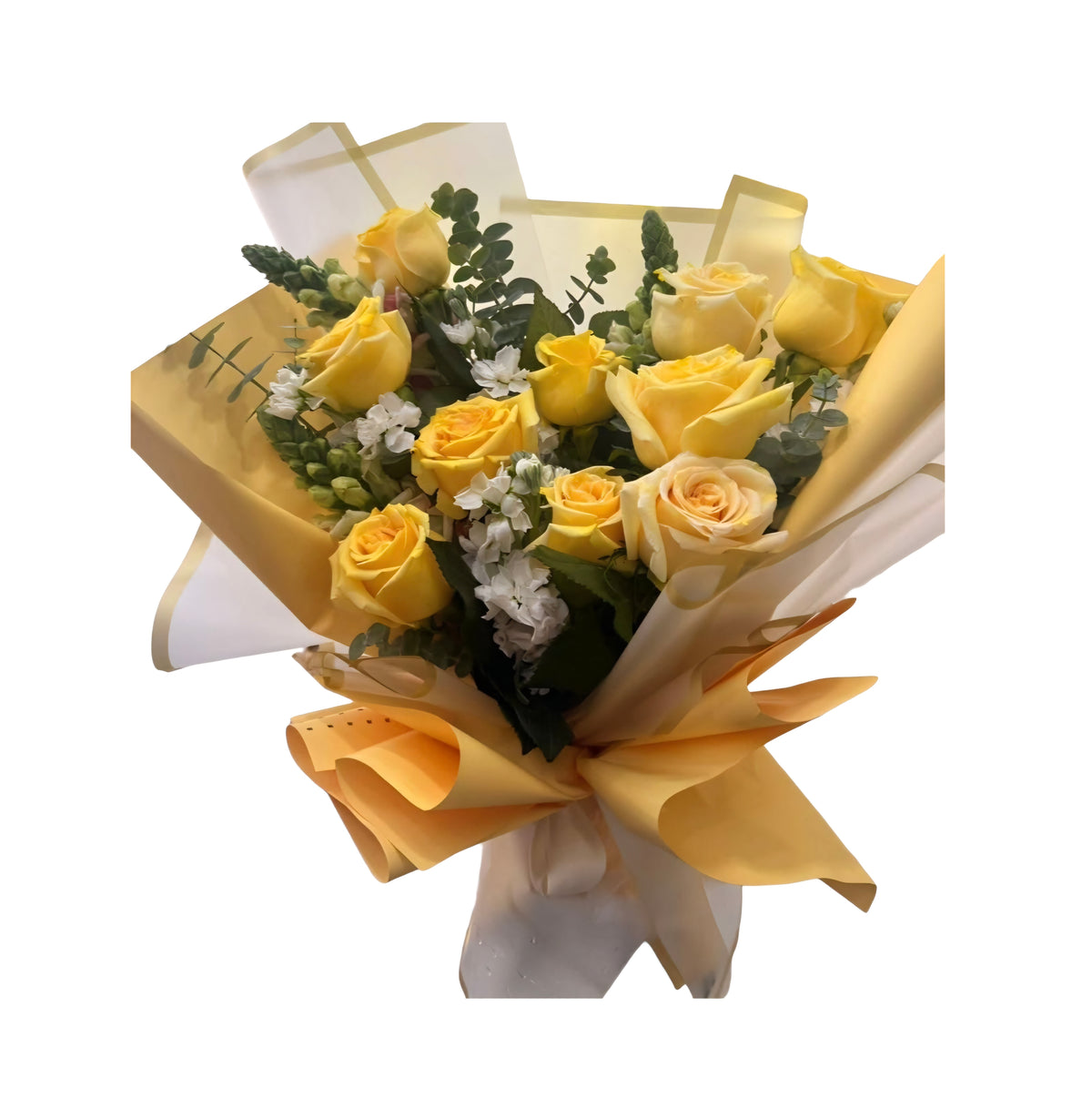 Ramo de rosas amarillas con flores blancas y eucalipto envuelto en papel dorado